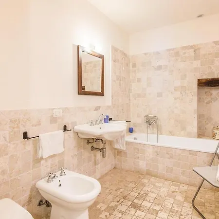 Il Terrazzo Apartment *